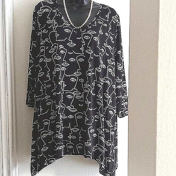 Tahari | Black and White Print High Lo Tunic Blouse - Picture 1 of 12